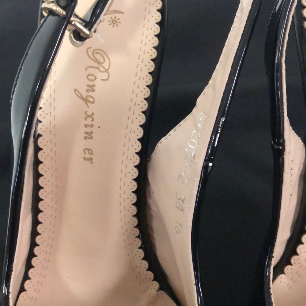 Women Shoes - Picture 2 of 3
